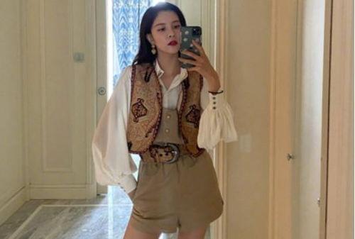 蓝衣女吃瓜,揭秘娱乐圈幕后真相