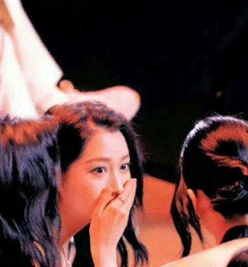 微博之夜周深吃瓜,揭秘娱乐圈幕后故事！”