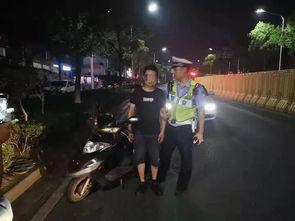 吃瓜男子围观,揭秘网络围观现象背后的心理与社会效应